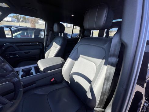Certified 2025 Land Rover Defender 130 V8 image 18