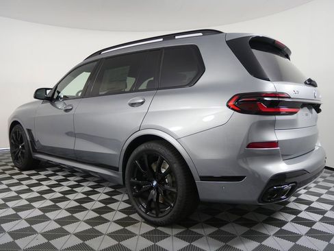 Used 2026 BMW X7 M60i image 5