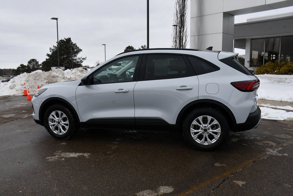 Used 2025 Ford Escape Active w/ Tech Pack #1 AWD/4WD image 3