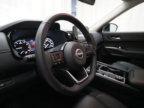Certified 2025 Nissan Pathfinder SL w/ SL Premium Package AWD/4WD image 8
