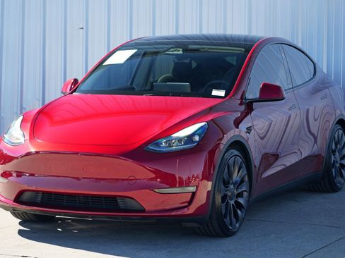 Used 2024 Tesla Model Y Performance image 49