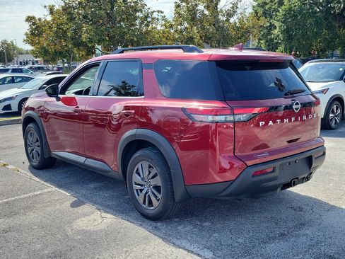 Certified 2024 Nissan Pathfinder SV w/ SV Premium Package FWD image 8