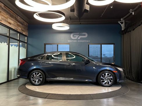 Used 2017 Honda Civic EX image 2