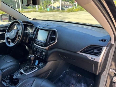 Used 2017 Jeep Cherokee Limited image 16