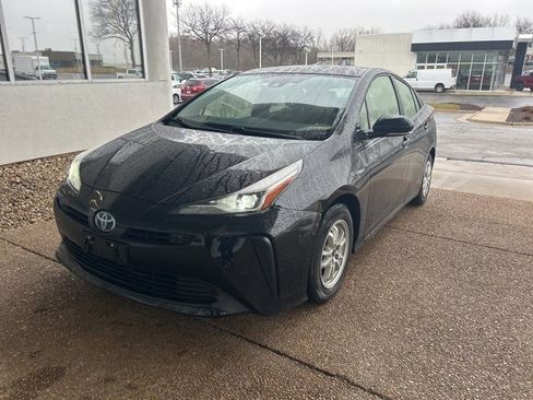 Used 2020 Toyota Prius LE image 1