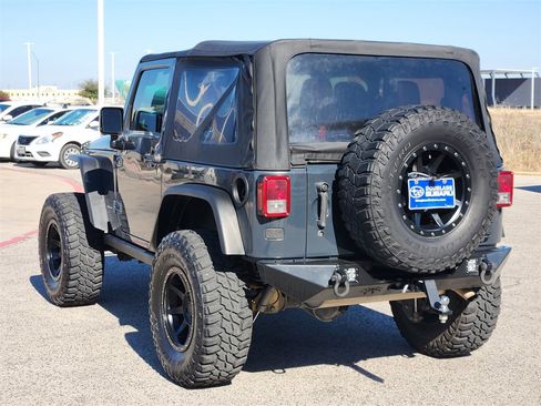 Used 2017 Jeep Wrangler Rubicon w/ Power Convenience Group image 3