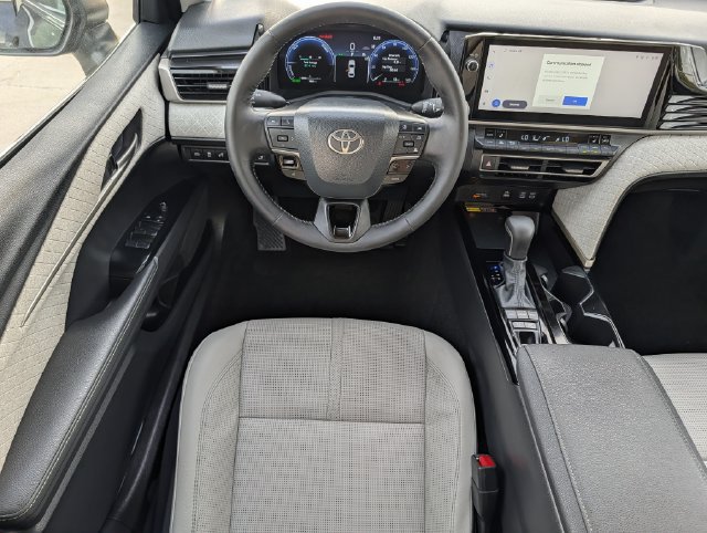 Used 2026 Toyota Camry XLE AWD/4WD image 12