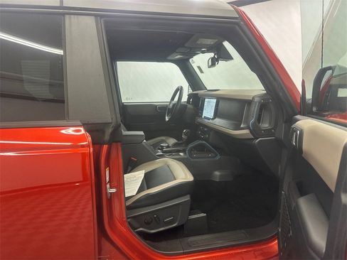 Used 2024 Ford Bronco Wildtrak image 14