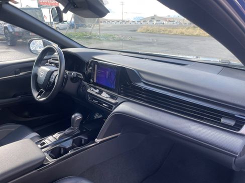 Used 2025 Toyota Camry SE image 16