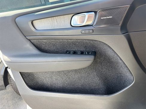 Used 2023 Volvo XC40 B5 Plus w/ Protection Package Premier image 20