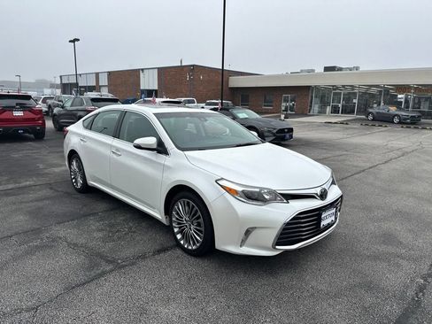 Used 2018 Toyota Avalon Limited w/ Carpet Mat Package FWD image 3
