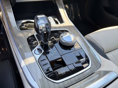 Used 2021 BMW X7 M50i AWD/4WD image 21