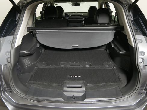 Used 2016 Nissan Rogue SL w/ SL Premium Package image 18