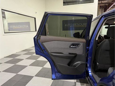 Used 2022 Nissan Rogue SV image 24