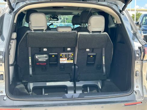 Used 2026 Toyota Sienna XLE FWD image 15