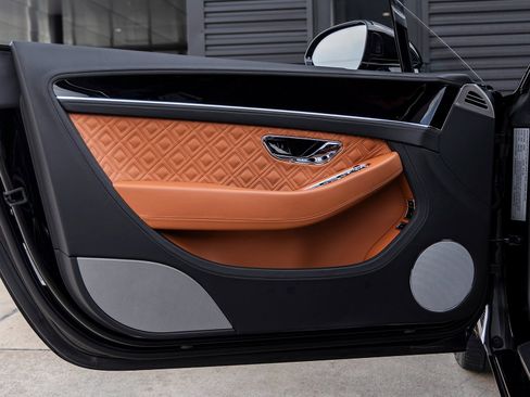 Used 2022 Bentley Continental GT image 17