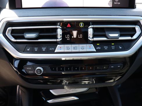 Used 2025 BMW X4 xDrive30i w/ Premium Package image 23