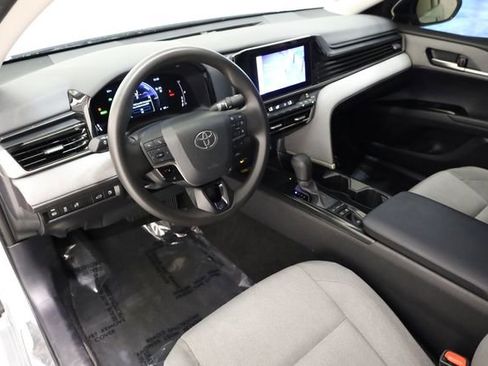 Used 2025 Toyota Camry LE w/ Convenience Package image 12