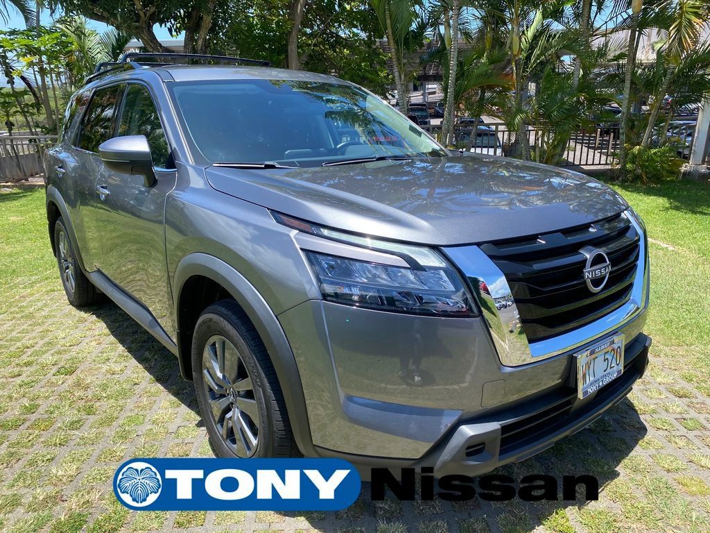 Used 2024 Nissan Pathfinder SV FWD image 1