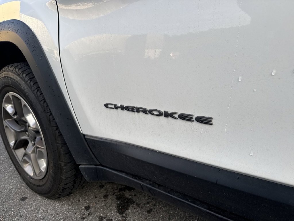 Used 2019 Jeep Cherokee Trailhawk w/ Comfort/Convenience Group AWD/4WD image 5