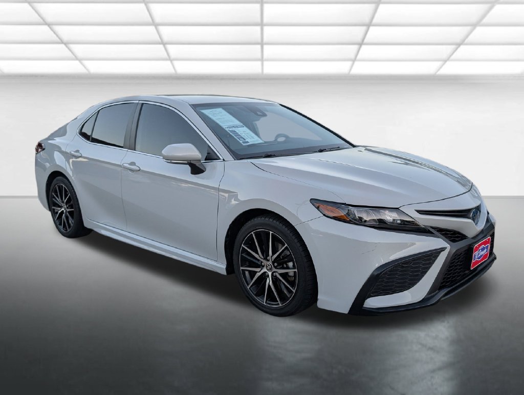Used 2024 Toyota Camry SE FWD image 1