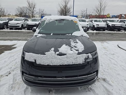 Used 2024 Land Rover Range Rover Long Wheelbase Autobiography image 2