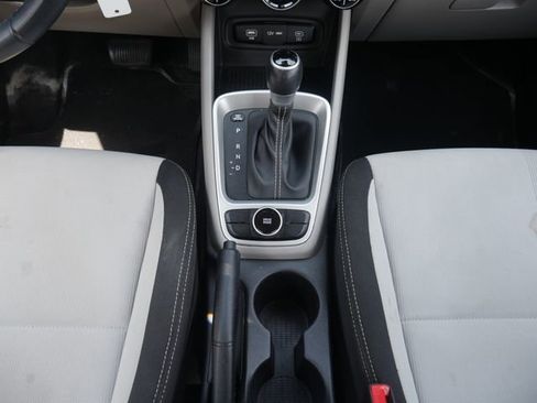 Used 2023 Hyundai Venue SEL FWD image 20