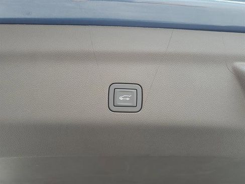 Certified 2025 Cadillac Escalade Premium Luxury image 13