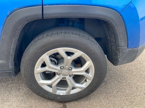 Used 2024 Jeep Compass Latitude w/ Convenience Group AWD/4WD image 10