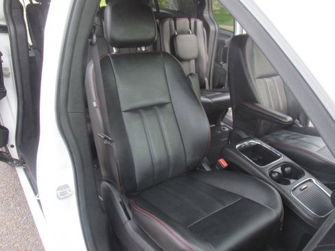 Used 2019 Dodge Grand Caravan GT FWD image 43