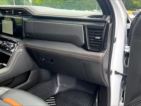 Used 2024 GMC Sierra 2500 AT4 w/ AT4 Premium Plus Package AWD/4WD image 27