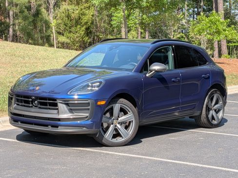 Certified 2025 Porsche Macan Turbo AWD/4WD image 1
