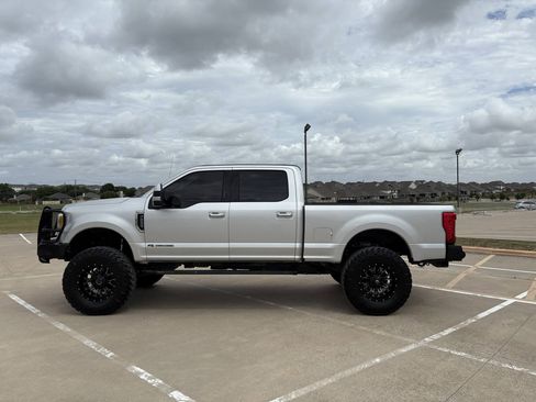 Used 2017 Ford F250 XLT w/ XLT Premium Package AWD/4WD image 2