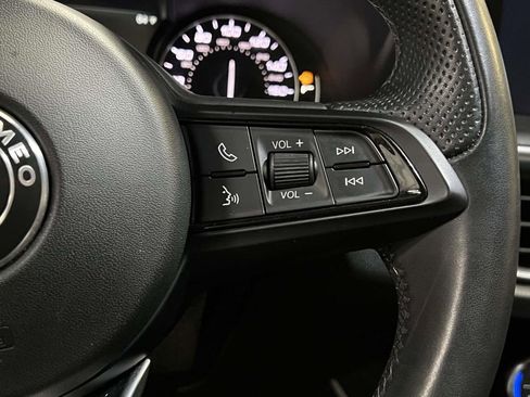 Used 2023 Alfa Romeo Stelvio Ti image 23