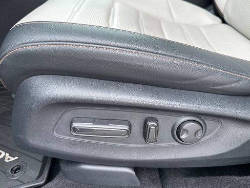 Used 2025 Honda CR-V Sport Touring image 12
