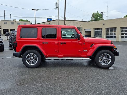 Used 2019 Jeep Wrangler Unlimited Sahara AWD/4WD image 8