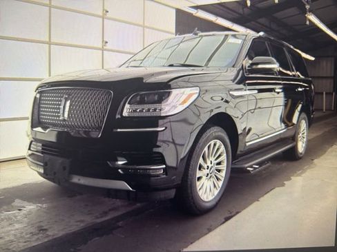 Used 2018 Lincoln Navigator Premiere image 3