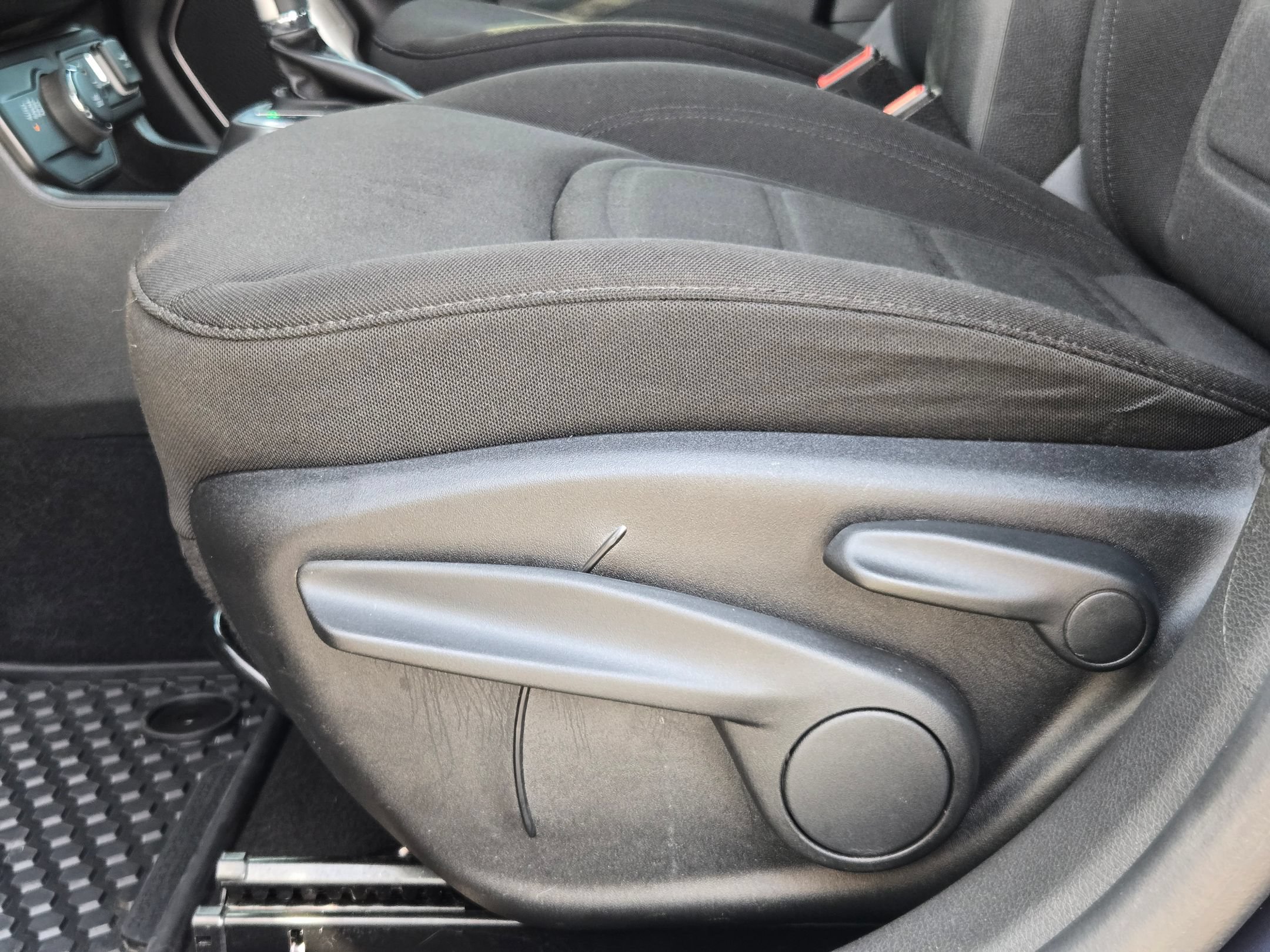 Used 2022 Jeep Renegade Latitude AWD/4WD image 23