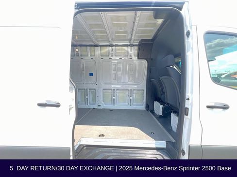 Used 2025 Mercedes-Benz Sprinter 2500 image 28