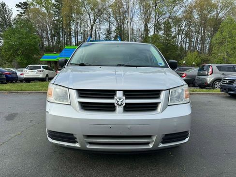 Used 2010 Dodge Grand Caravan SE w/ Climate Group image 2