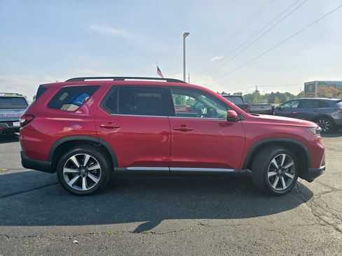 Certified 2025 Honda Pilot Touring image 9