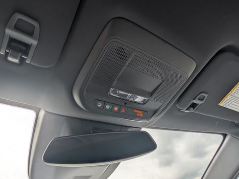 Used 2024 Chevrolet Equinox EV LT FWD image 29