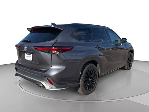 Used 2025 Toyota Highlander XSE AWD/4WD image 7
