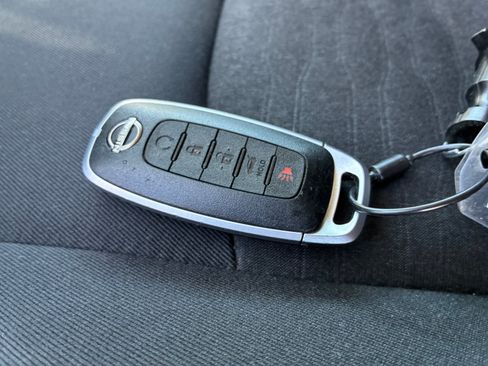 Used 2025 Nissan Pathfinder SV AWD/4WD image 33