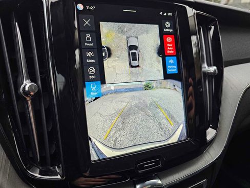 Certified 2025 Volvo XC60 B5 Plus w/ Protection Package Premier image 32