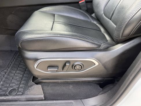 Used 2024 Jeep Wagoneer L Series III w/ Flexible Seating Group AWD/4WD image 28