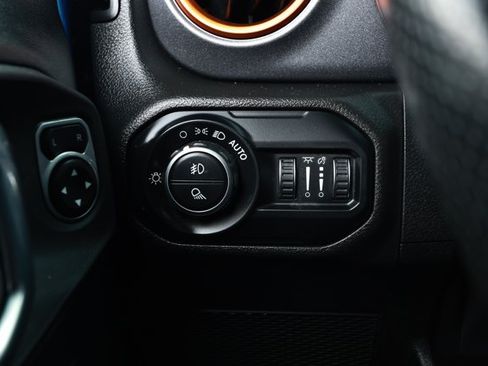 Used 2021 Jeep Gladiator Mojave AWD/4WD image 16