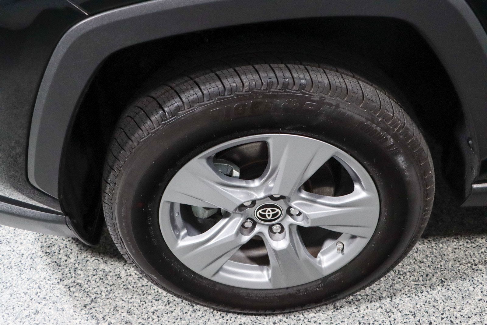 Used 2022 Toyota RAV4 LE AWD/4WD image 11