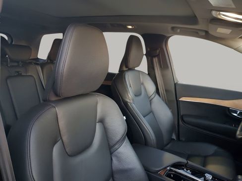 Used 2023 Volvo XC90 B6 Plus image 15