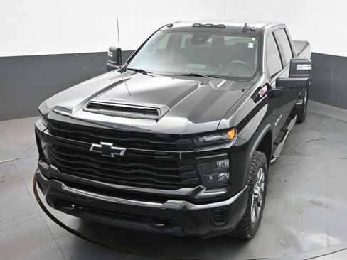 Used 2024 Chevrolet Silverado 2500 Custom w/ Custom Value Package image 32